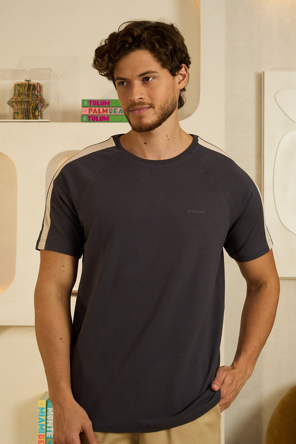 CAMISETA RAGLAN COM RECORTE