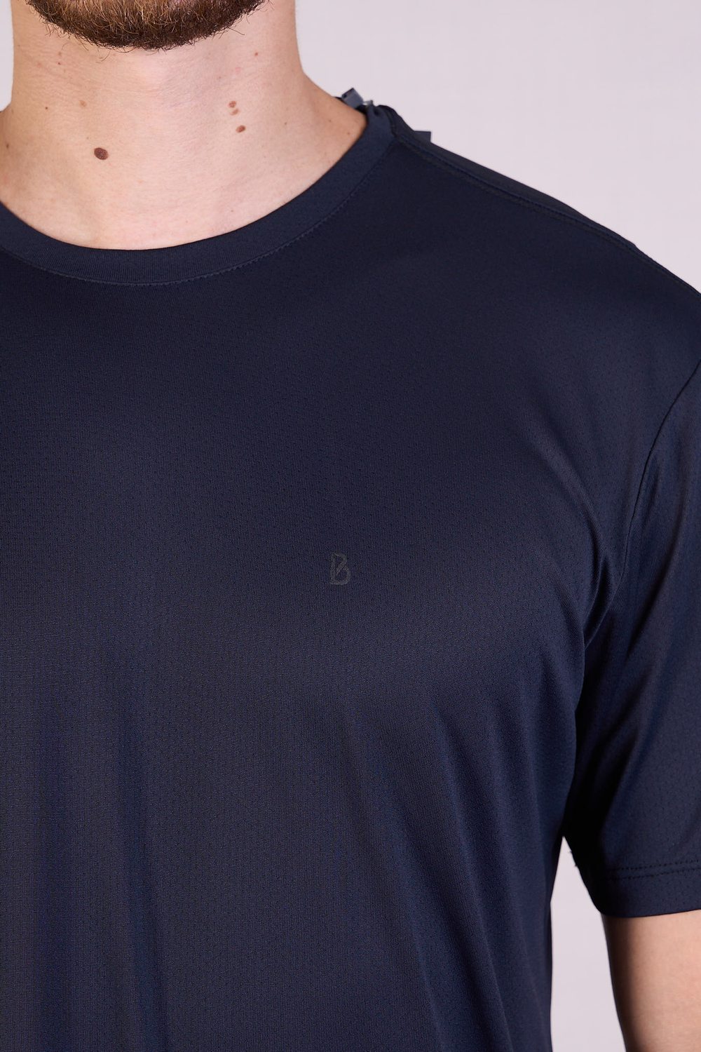 CAMISETA COM VIÉS NA GOLA - 2301745