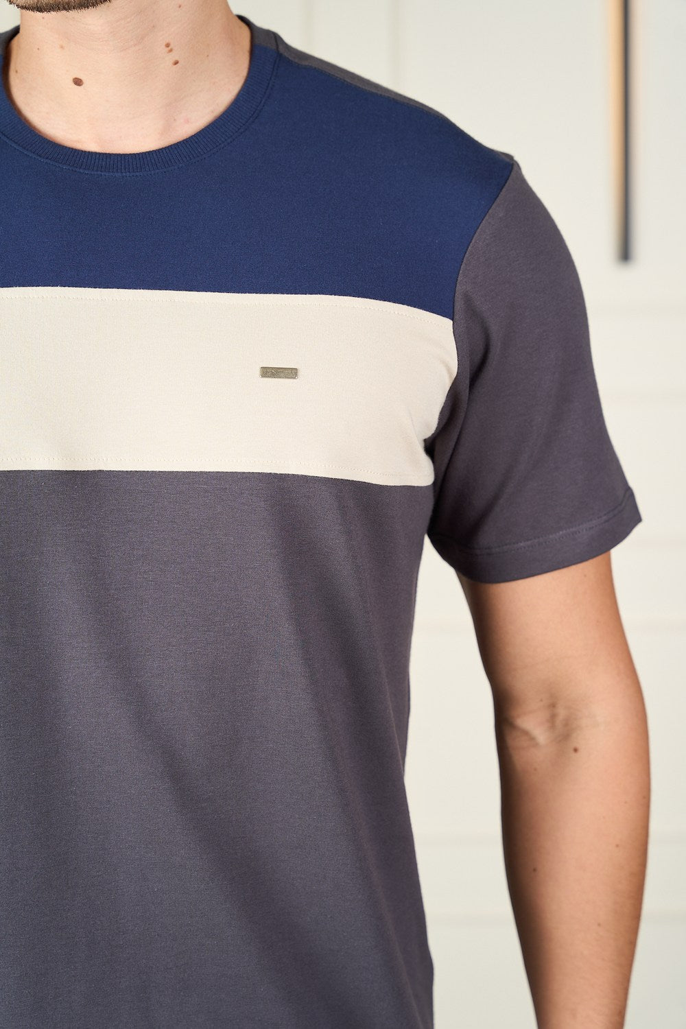 CAMISETA MC COM RECORTE-2301880