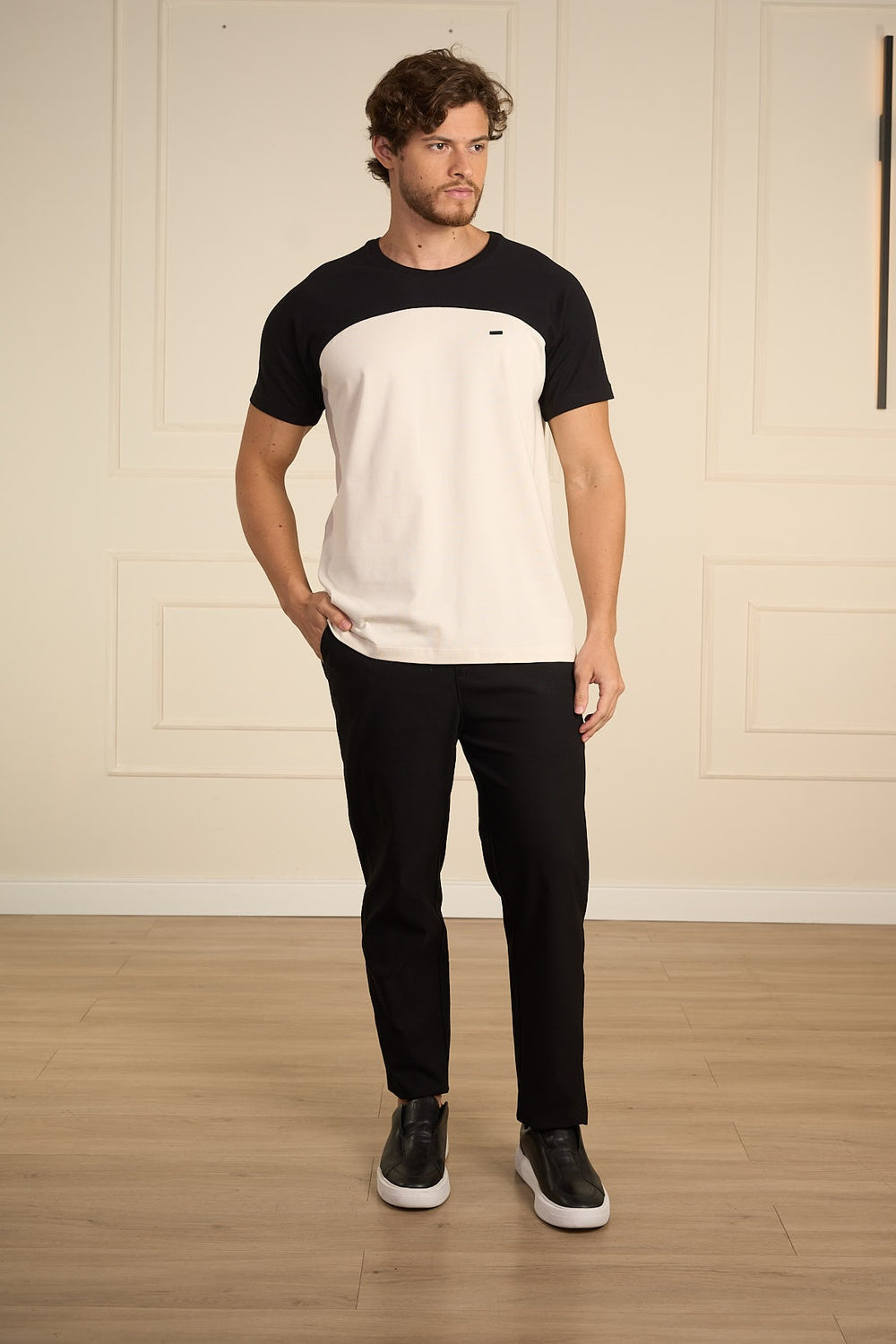 CAMISETA EM COTTON COM RECORTE - 2301810