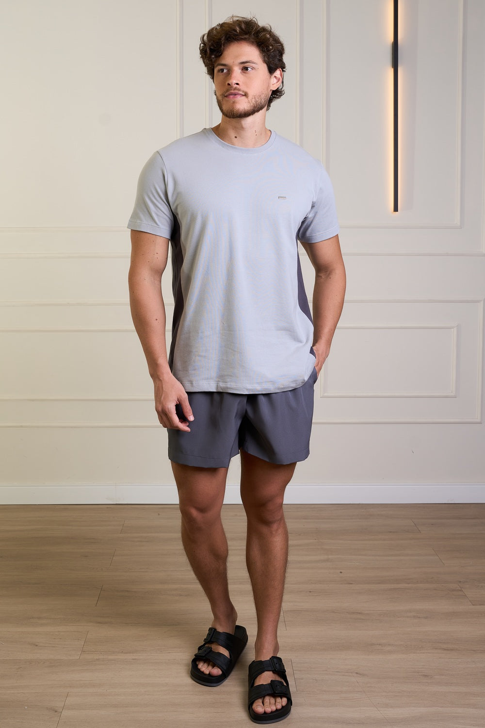 CAMISETA EM COTTON COM RECORTE LATERAL - 2301705