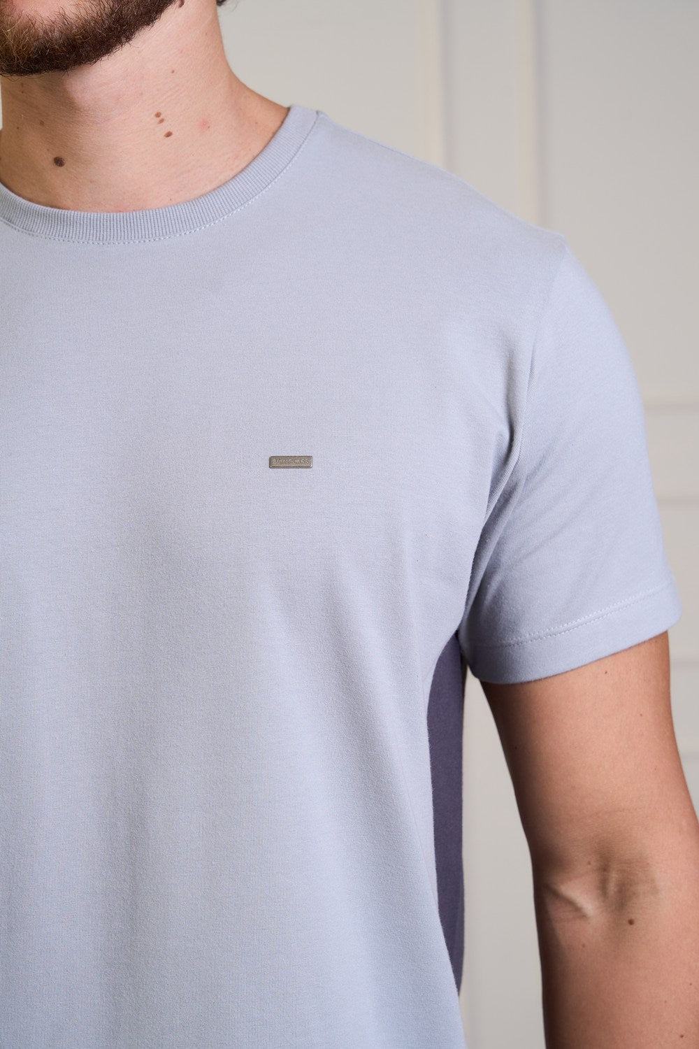 CAMISETA EM COTTON COM RECORTE LATERAL - 2301705