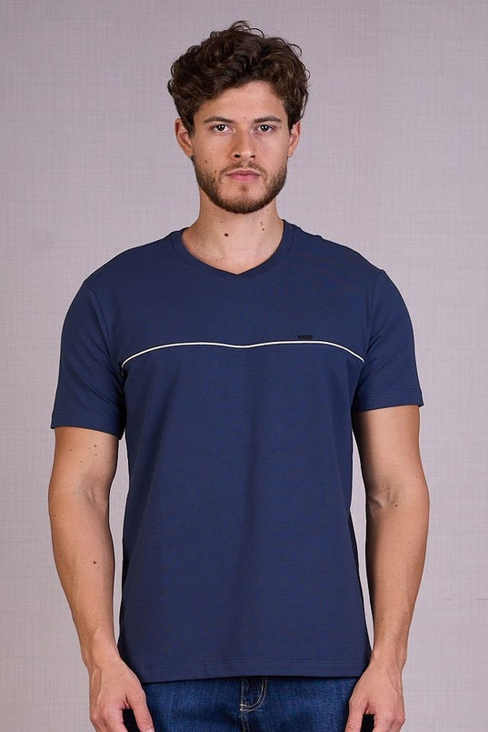 CAMISETA COM GOLA TRANSPASSADA - 2301630