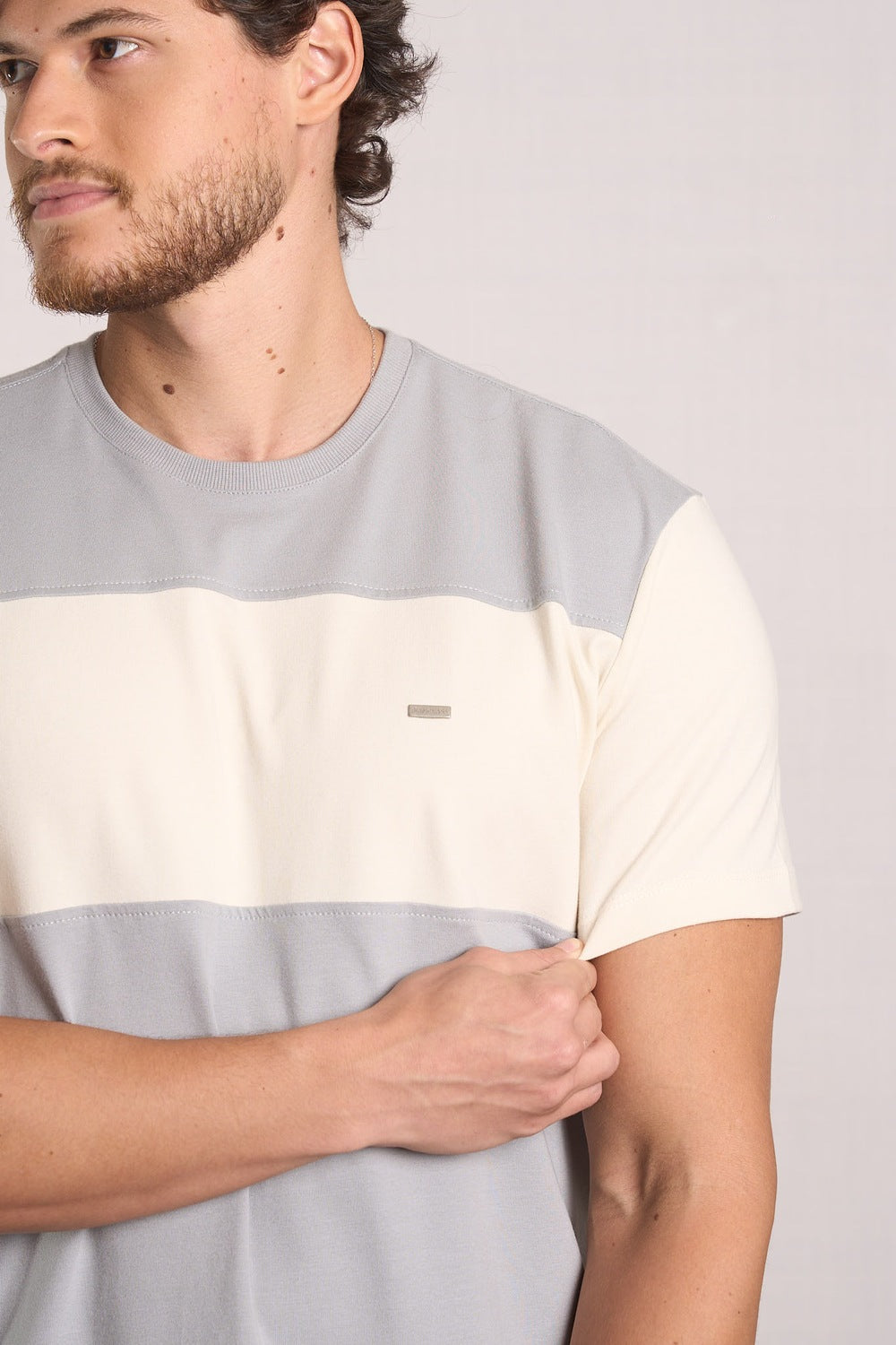 CAMISETA EM COTTON COM RECORTE - 2301805
