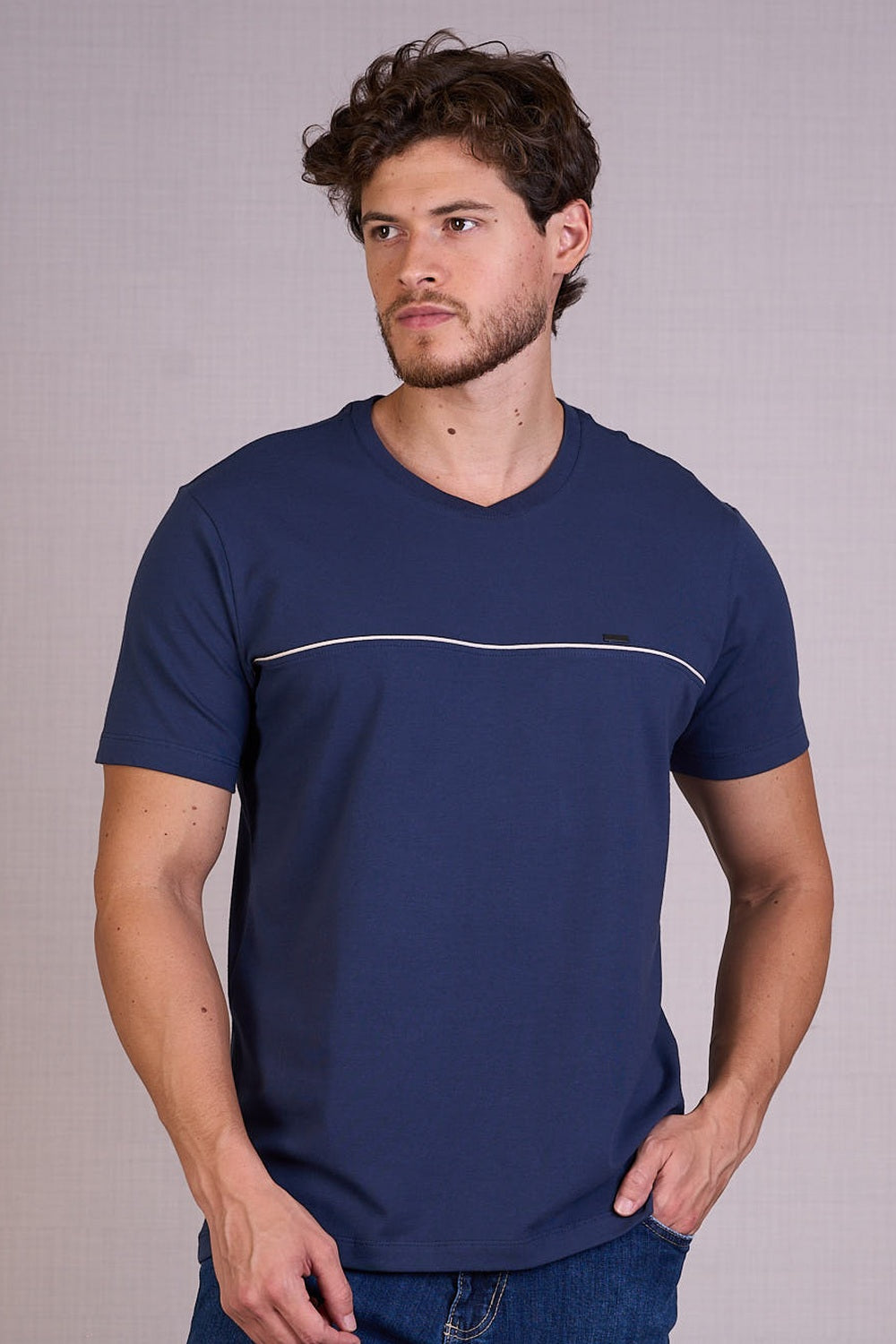 CAMISETA COM GOLA TRANSPASSADA - 2301630