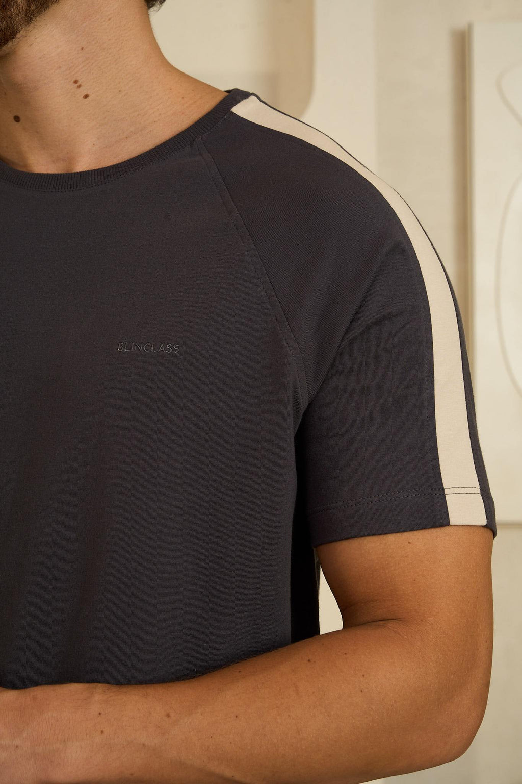 CAMISETA RAGLAN COM RECORTE - 2301804