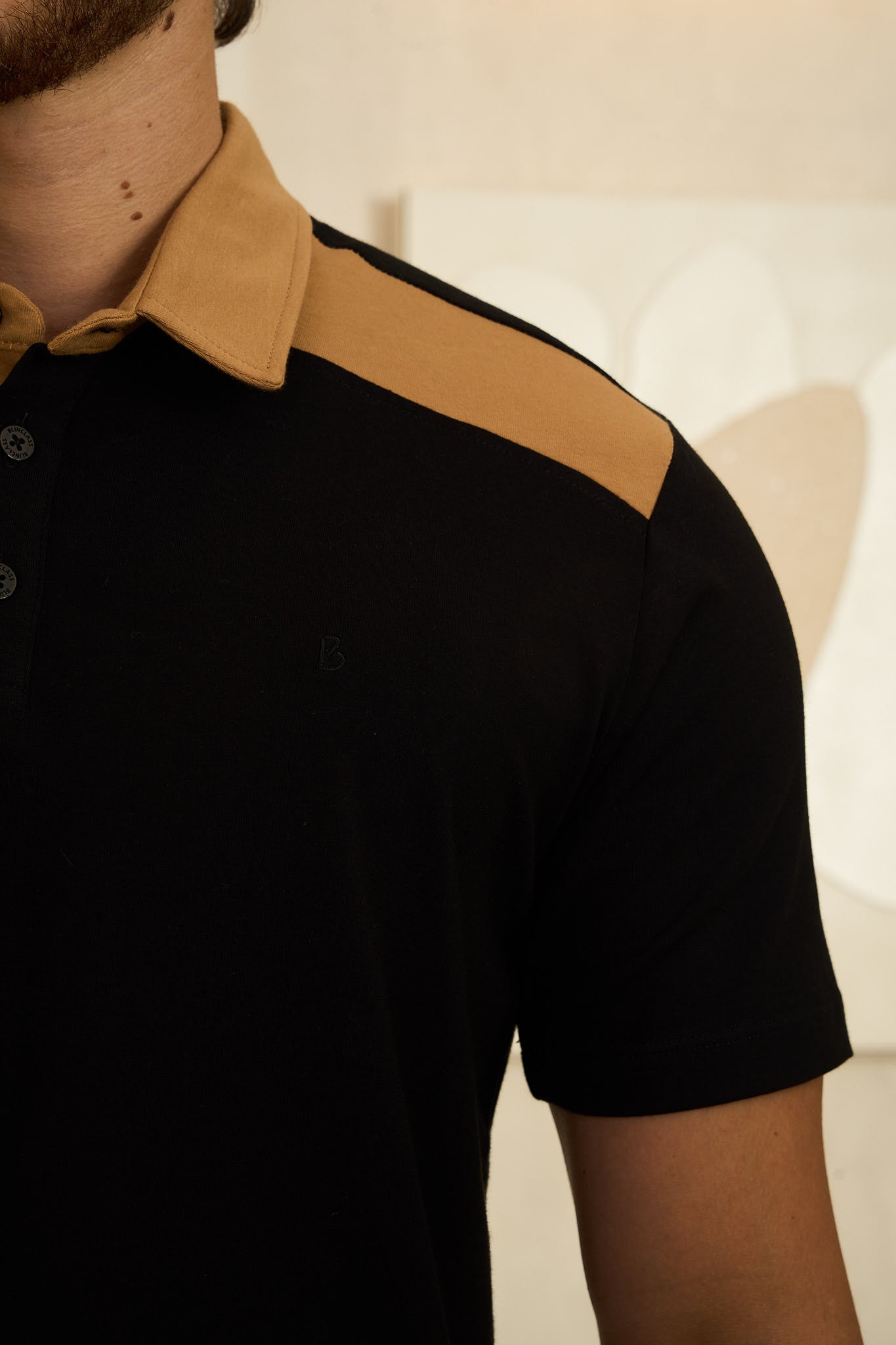POLO COM RECORTE NO OMBRO - 7700975