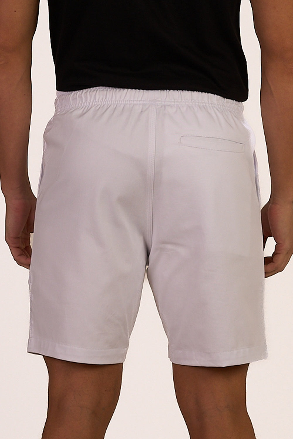 SHORT EM SARJA COM BORDADO