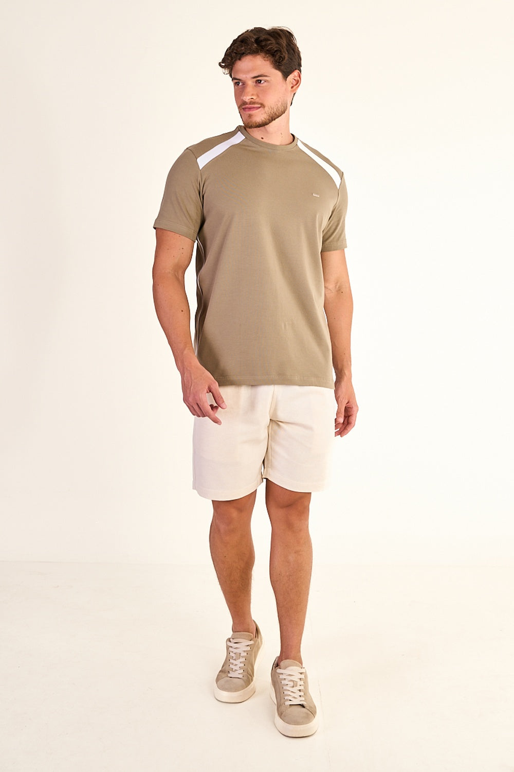 CAMISETA EM COTTON COM RECORTE