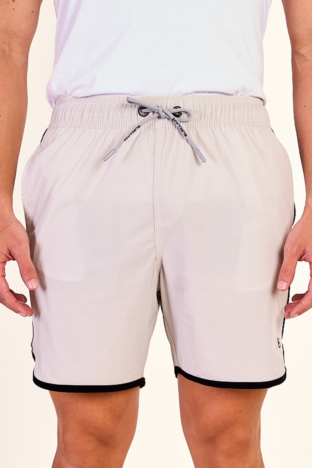 SHORT SUMMER COM VIES CONTRASTANTE