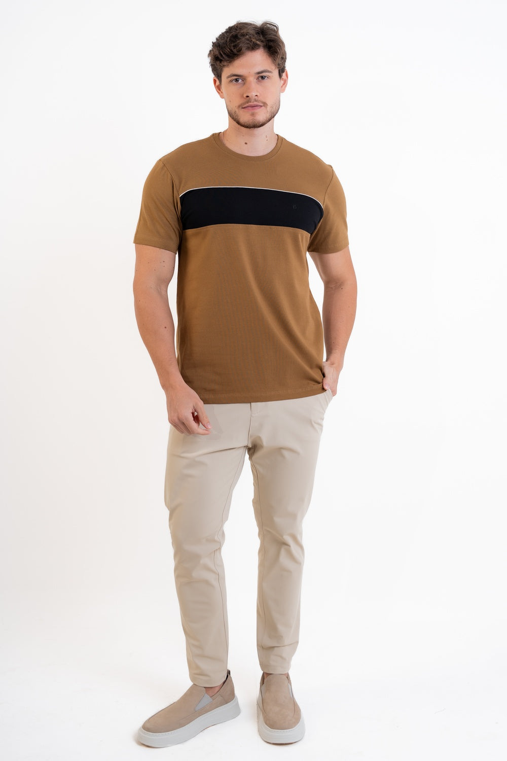 CAMISETA EM COTTON COM RECORTE