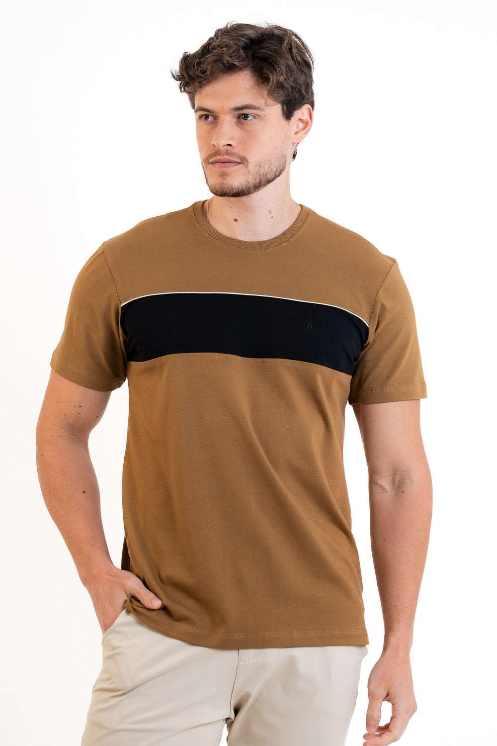 CAMISETA EM COTTON COM RECORTE