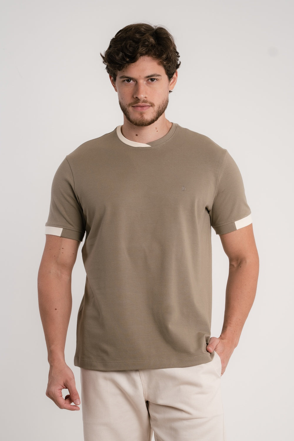 CAMISETA EM COTTON  COM GOLA TRANSPASSADA - 2301941