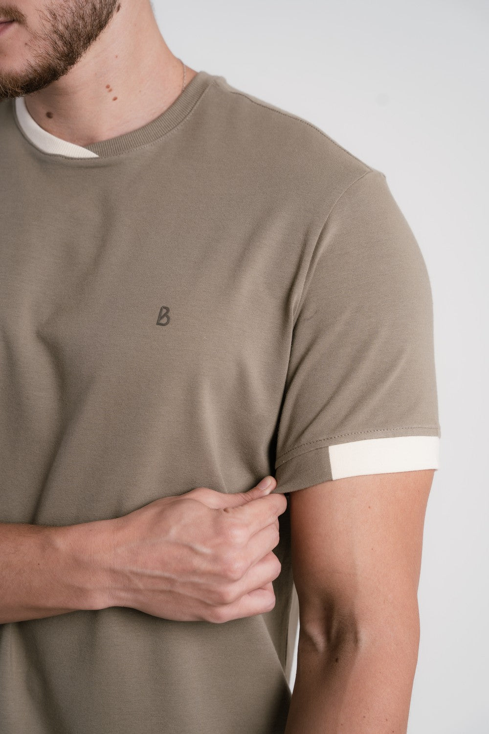CAMISETA EM COTTON  COM GOLA TRANSPASSADA - 2301941