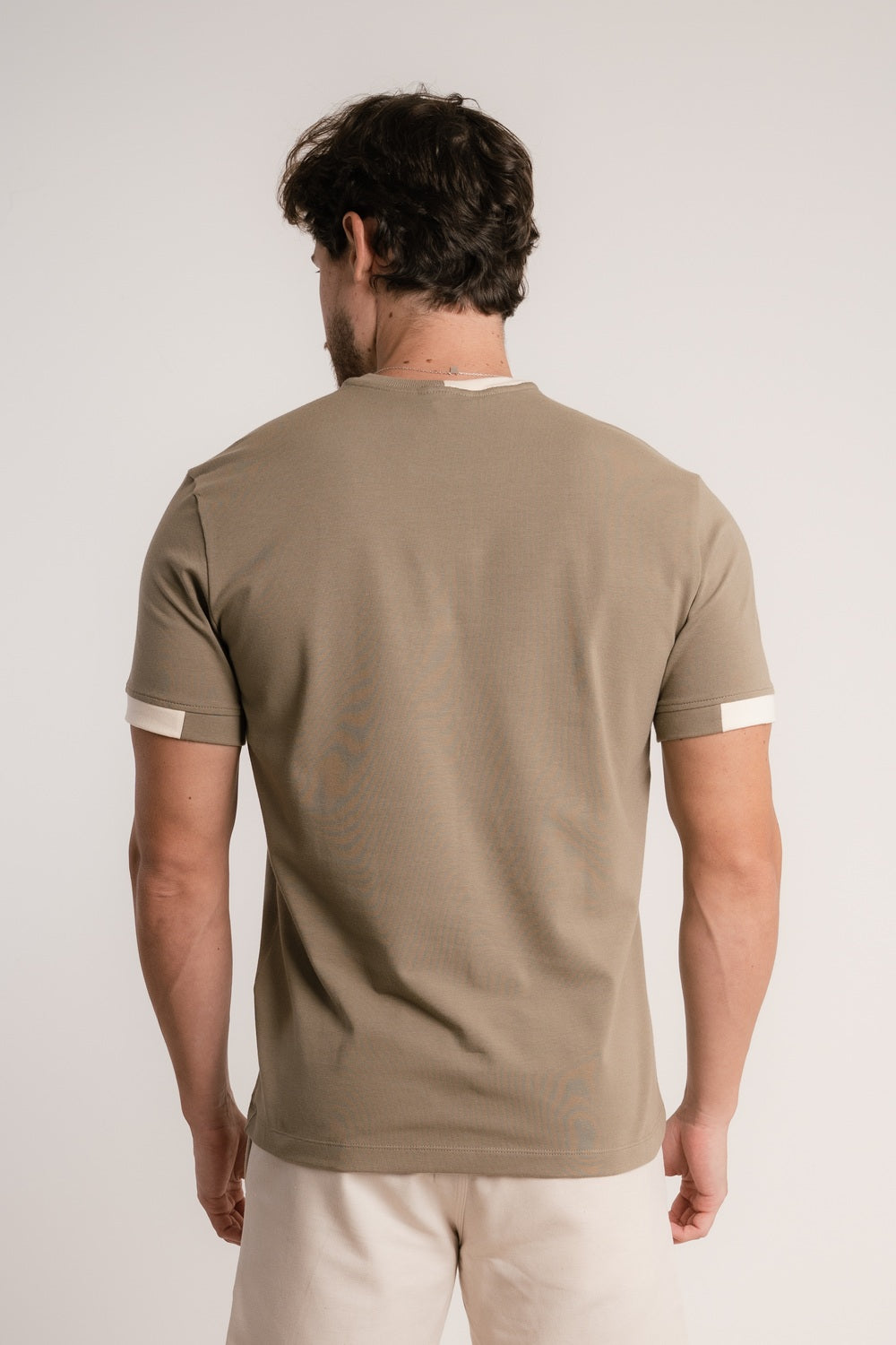 CAMISETA EM COTTON  COM GOLA TRANSPASSADA - 2301941
