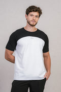 CAMISETA EM COTTON RECORTADA