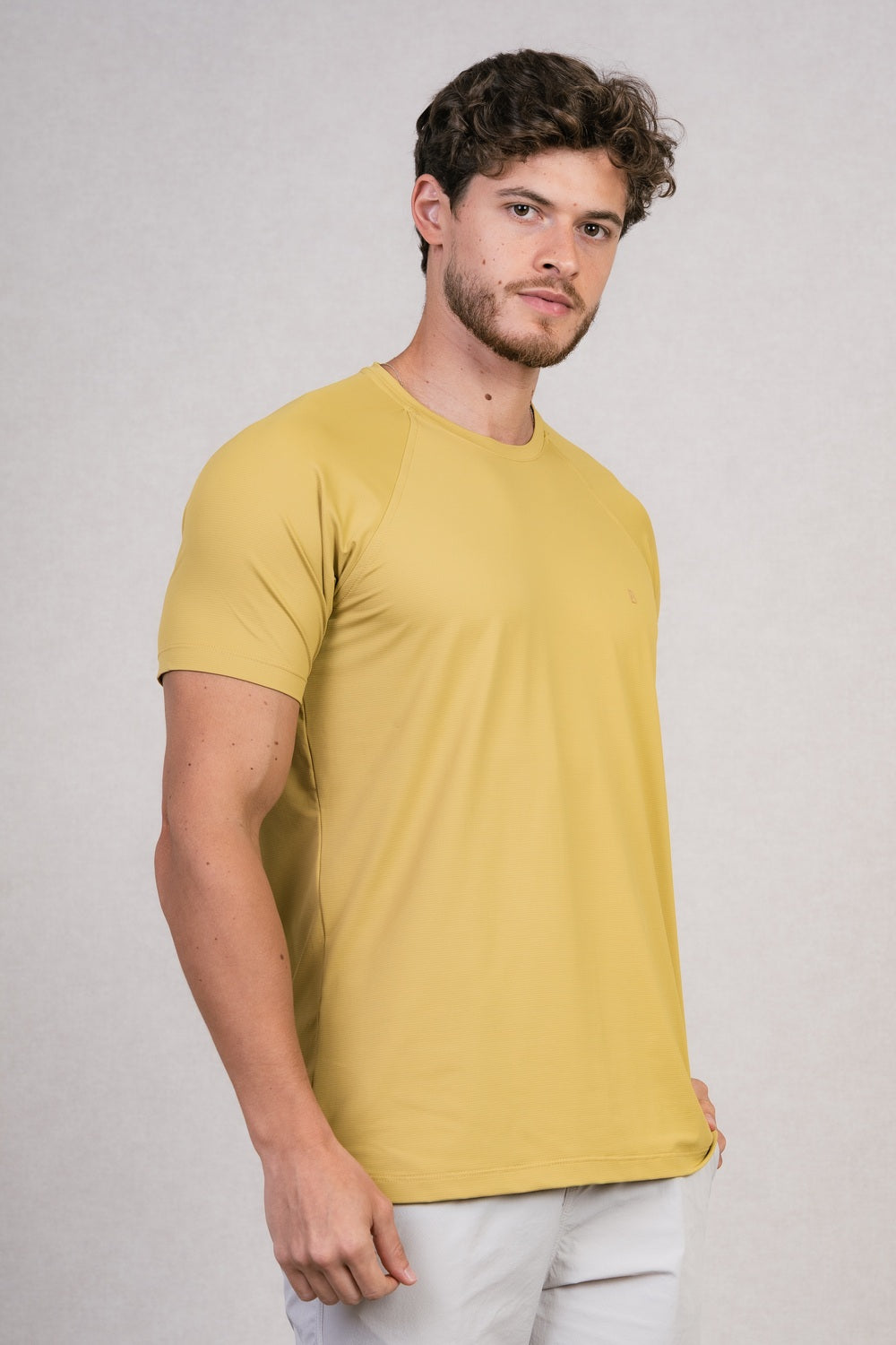 CAMISETA RAGLAN EM POLIAMIDA