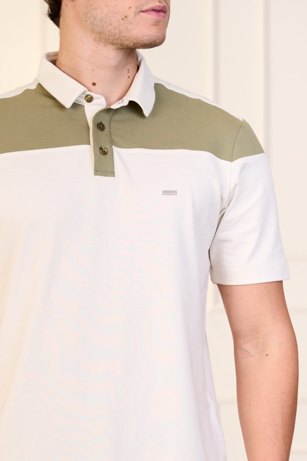 POLO COM RECORTE-7701020