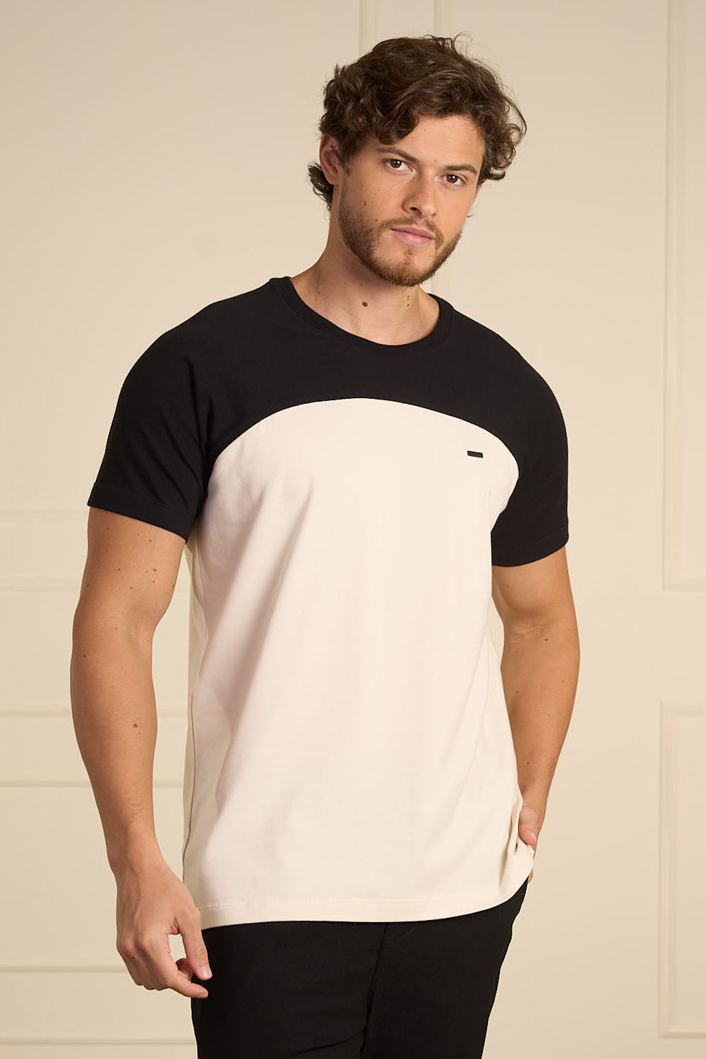 CAMISETA EM COTTON COM RECORTE - 2301810