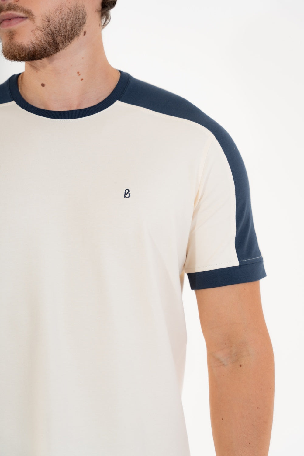 CAMISETA EM COTTON COM RECORTE - 2301990