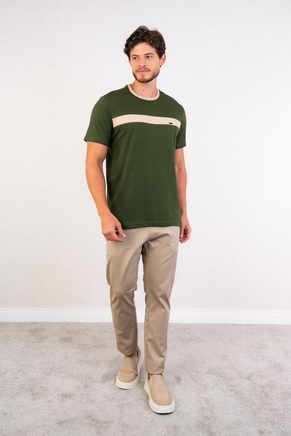 CAMISETA EM COTTON COM RECORTE