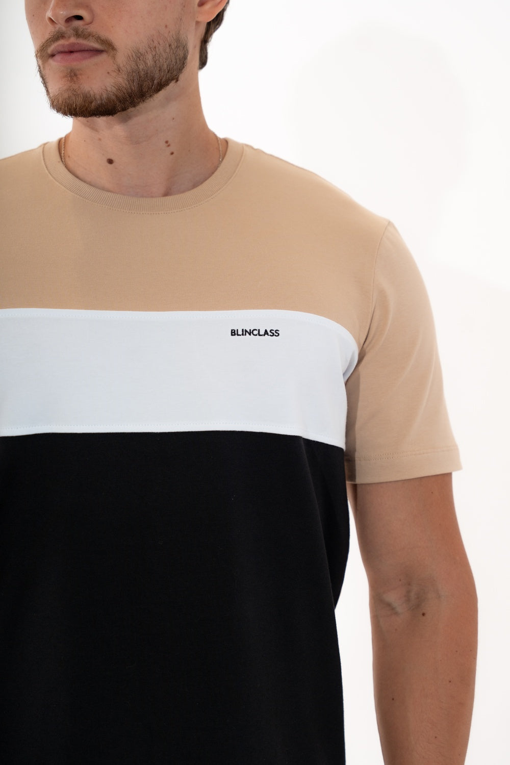 CAMISETA EM COTTON RECORTADA-2301972