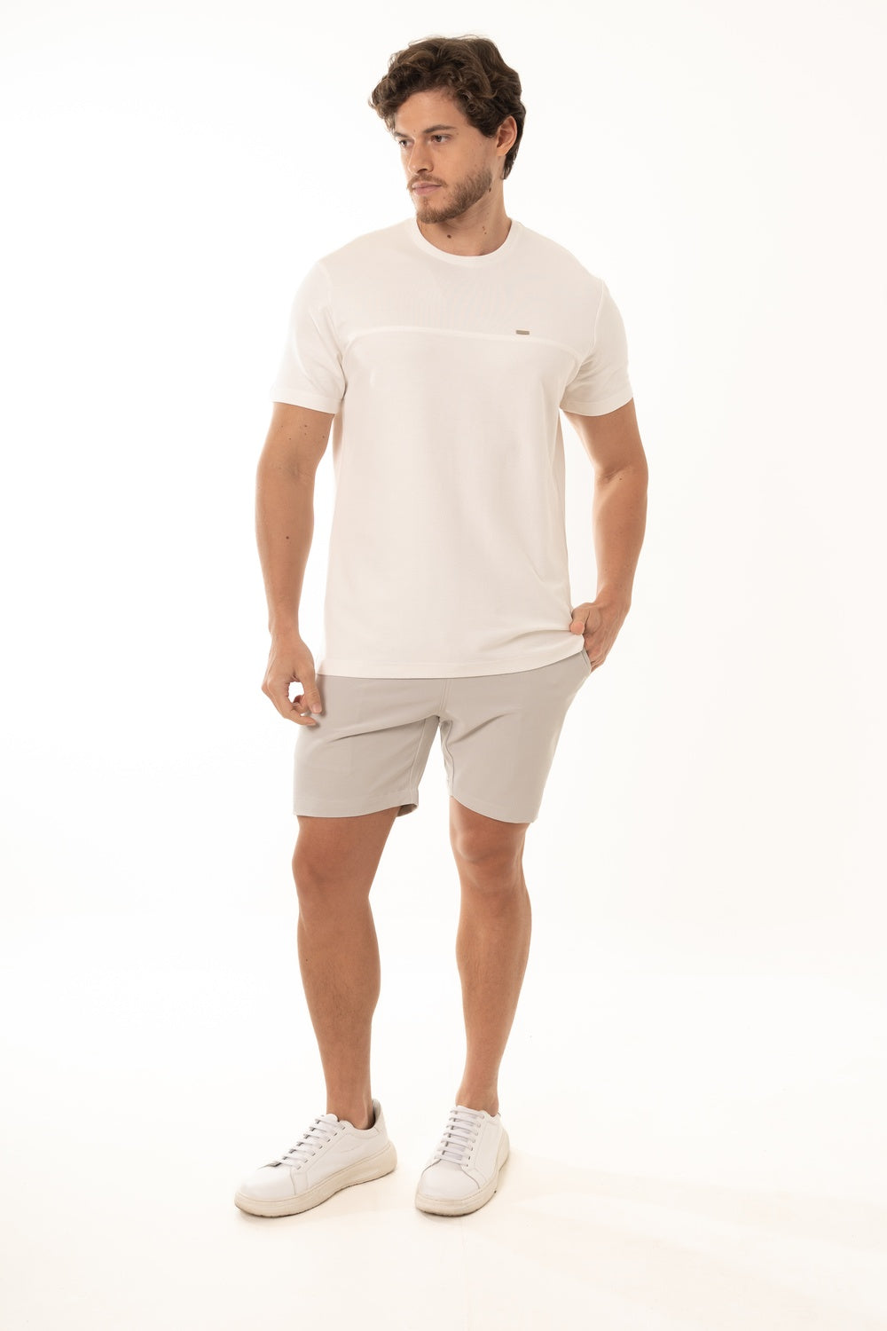 CAMISETA RECORTE TEXTURA COM VISCOSE