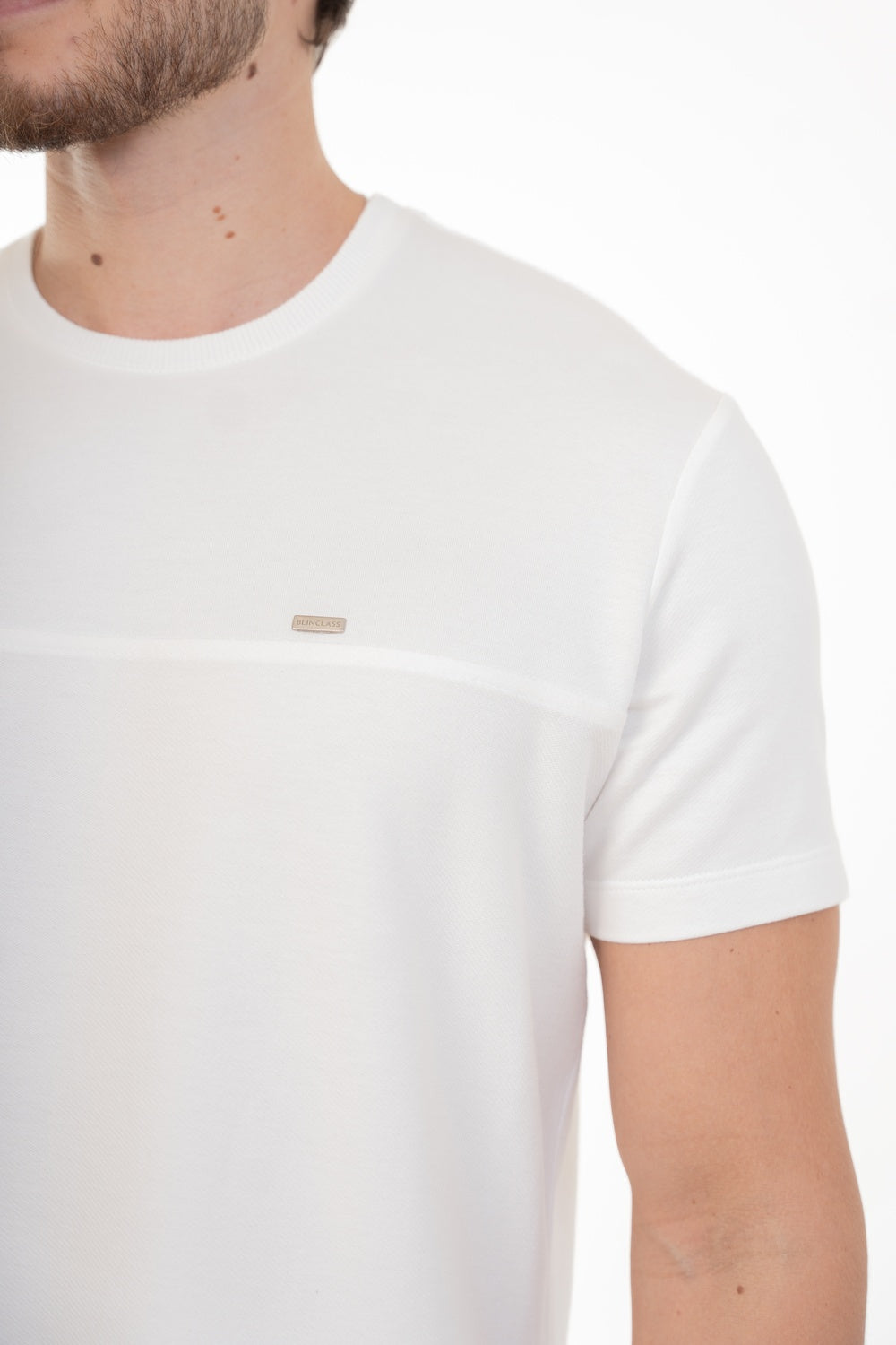 CAMISETA RECORTE TEXTURA COM VISCOSE