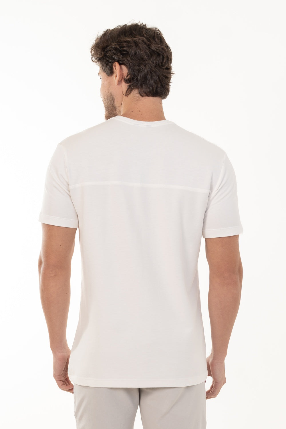 CAMISETA RECORTE TEXTURA COM VISCOSE