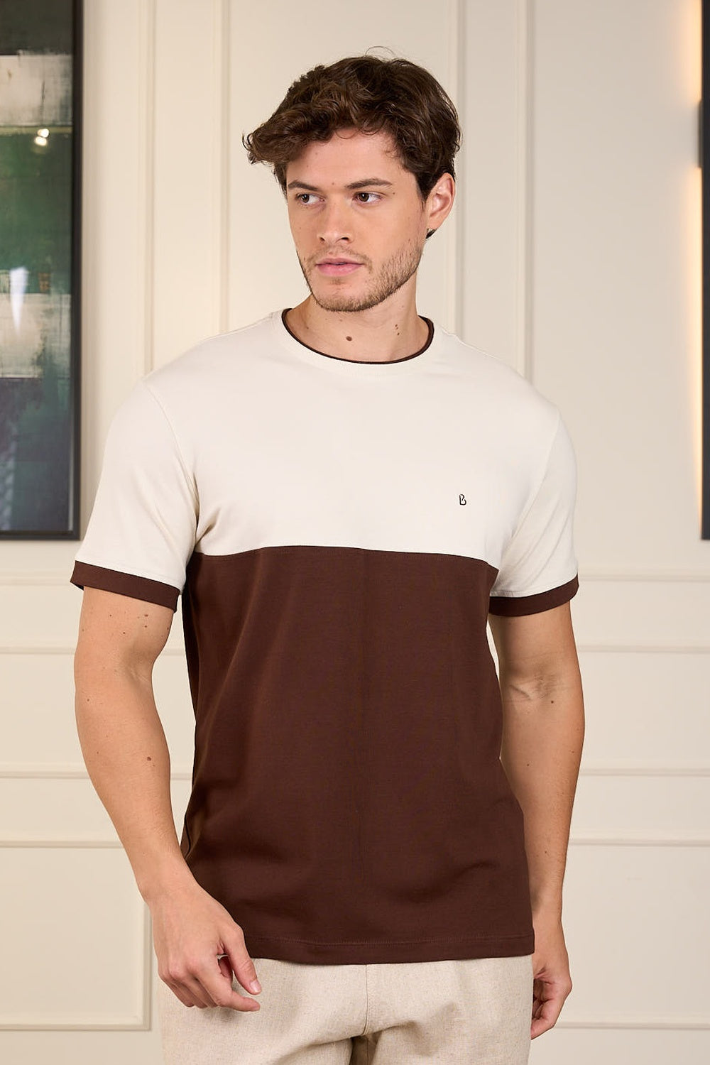 CAMISETA EM COTTON COM RECORTE-2301899