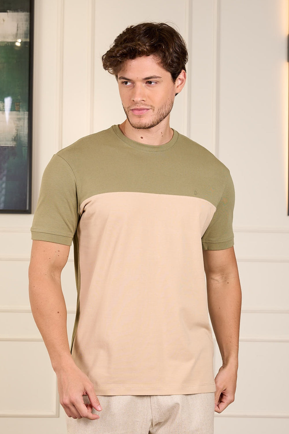 CAMISETA EM COTTON COM RECORTE-2301885