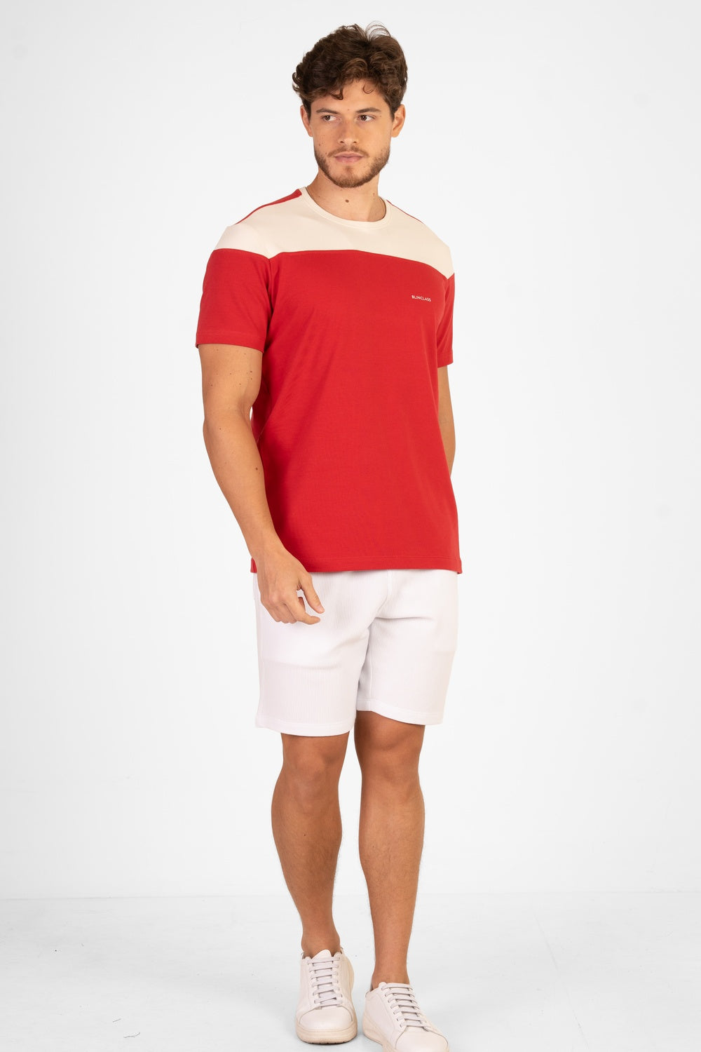 CAMISETA EM COTTON RECORTADA