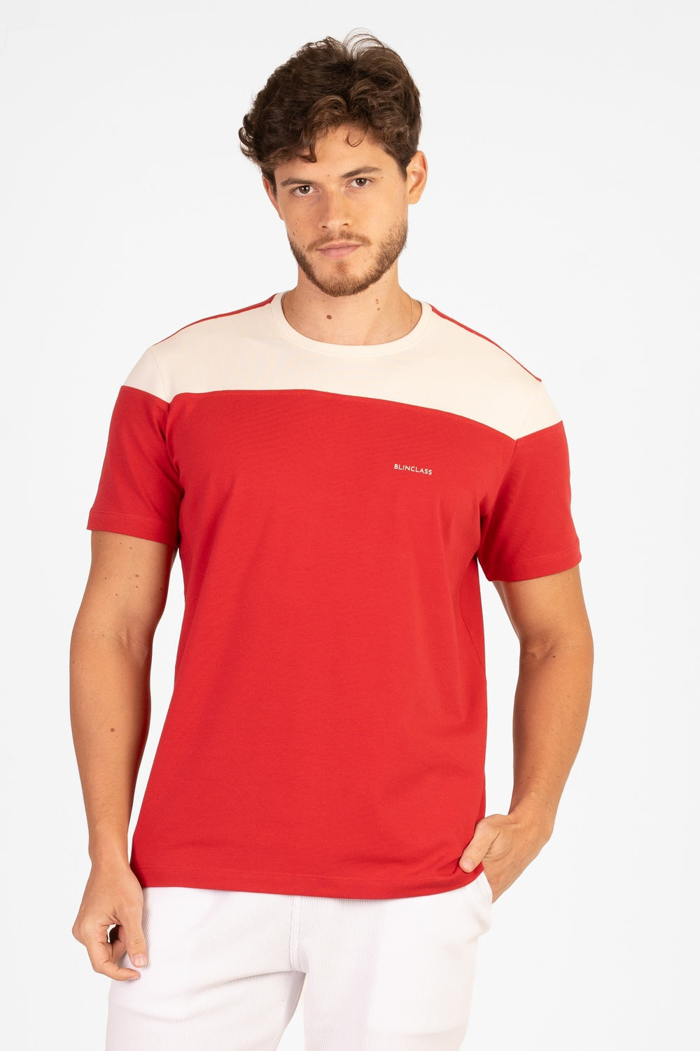 CAMISETA EM COTTON RECORTADA