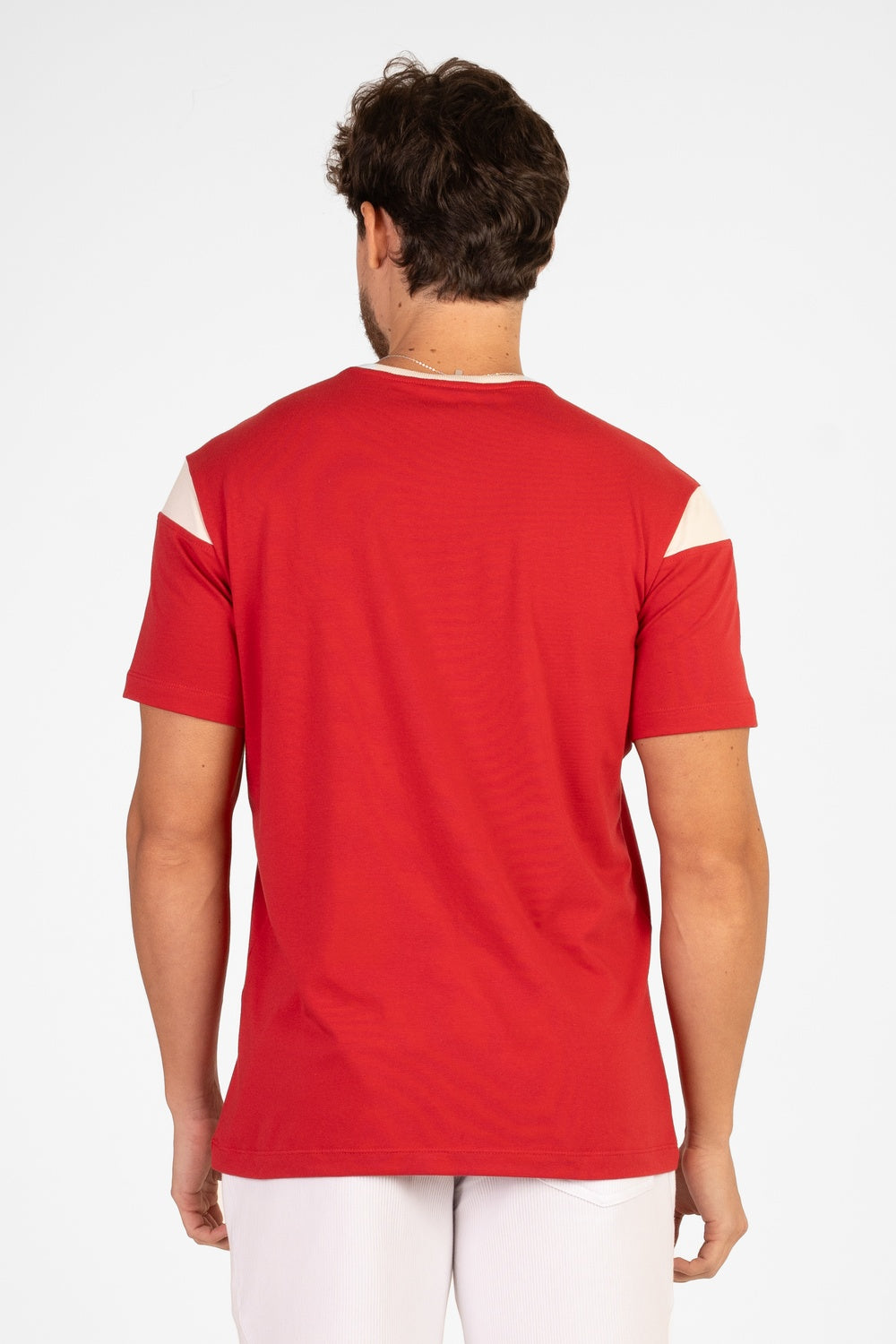 CAMISETA EM COTTON RECORTADA