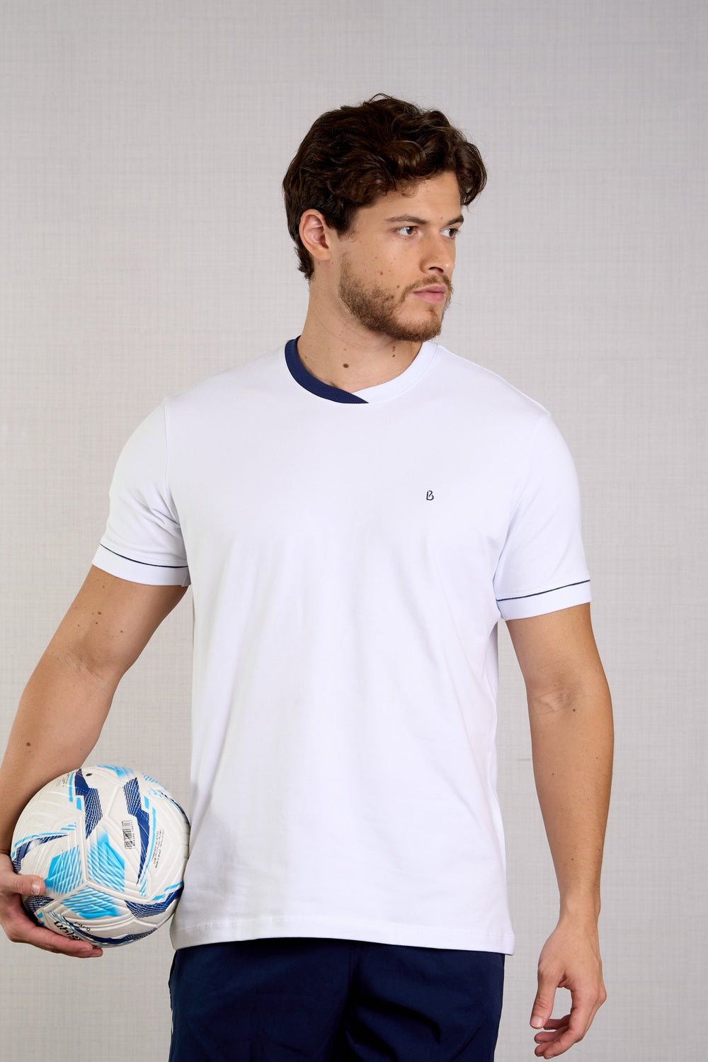 CAMISETA EM COTTON COM RECORTE-2301817
